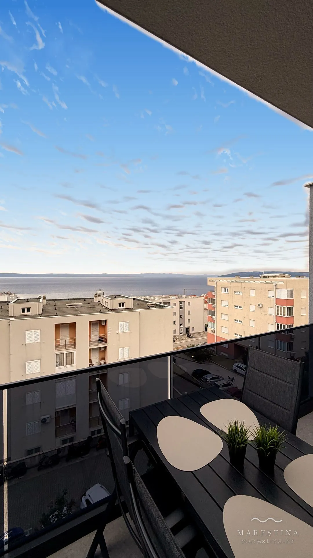 Iznimno velik balkon s potpunim pogledom na more