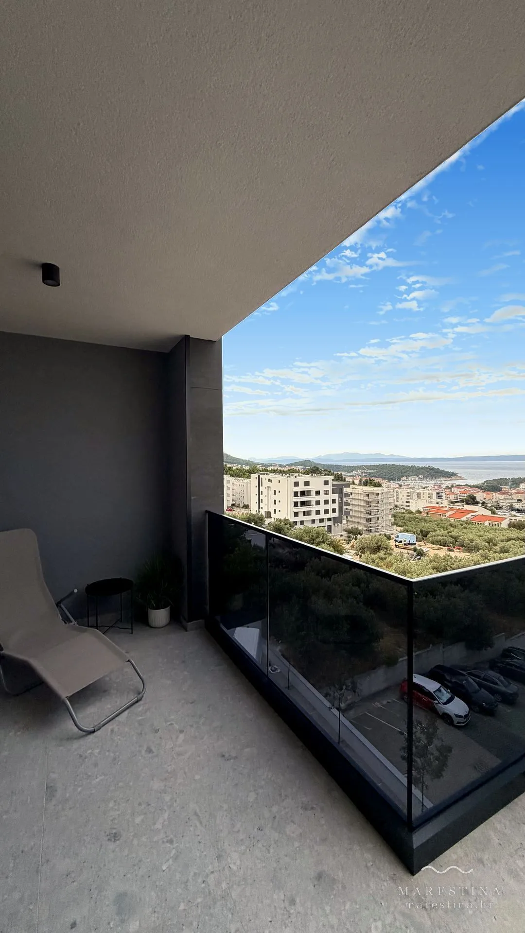Iznimno velik balkon s potpunim pogledom na more