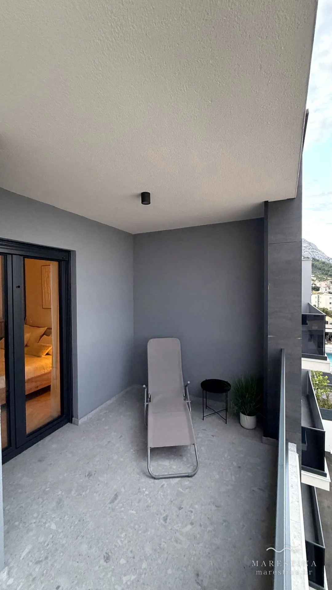 Iznimno velik balkon s potpunim pogledom na more