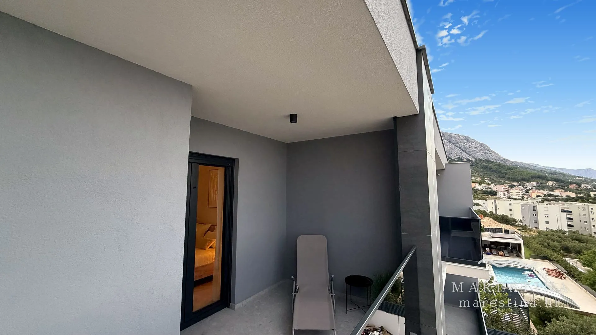 Iznimno velik balkon s potpunim pogledom na more